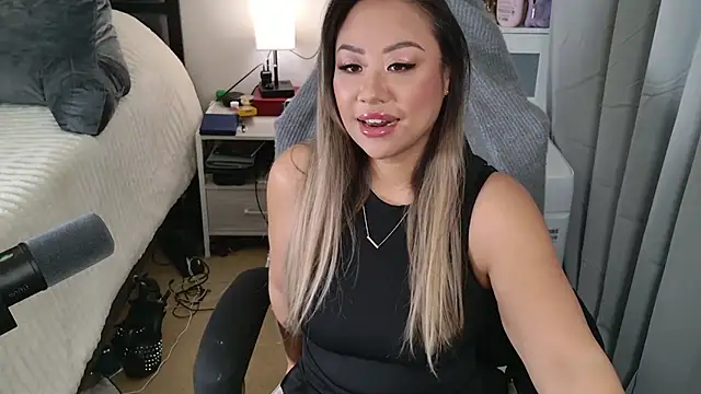 SpikedBella online show from 02-02-25, 06:42