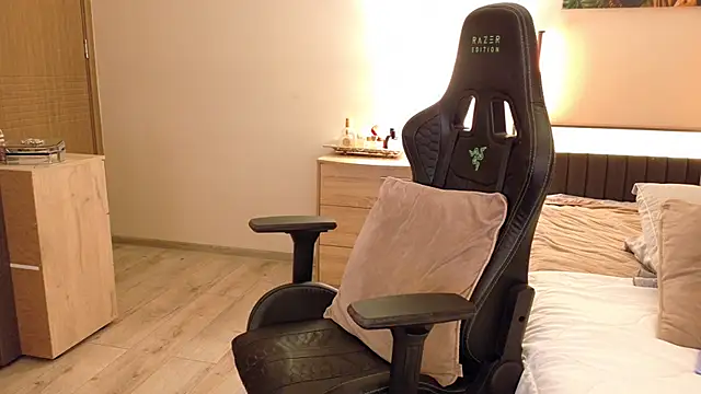 joycesilver online show from 12-05-25, 09:18