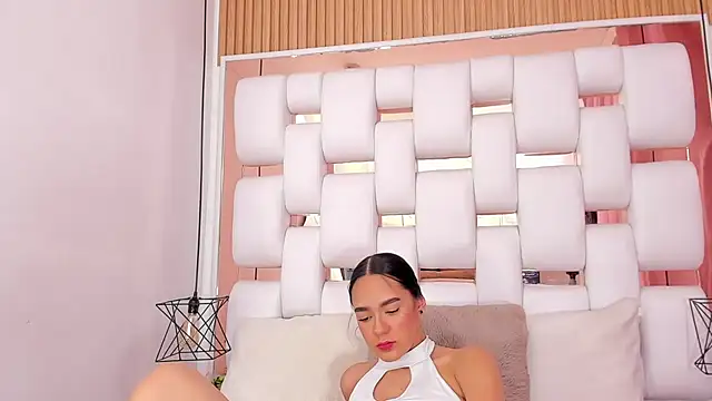 EmmyCruzZ online show from 10-17-25, 07:16