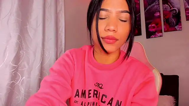 Snapshot of Alissarhys26 chatting on 12-19-24, 01:07 Alissarhys26 online show from 12-19-24, 01:07