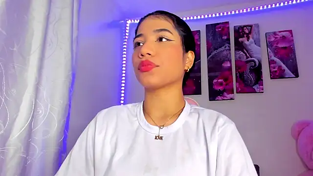 Snapshot of Alissarhys26 chatting on 12-29-24, 03:44 Alissarhys26 online show from 12-29-24, 03:44