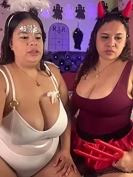 twocurvylatins online show from 10-31-25, 11:55