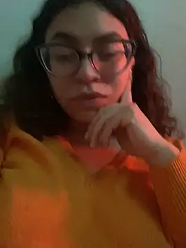 Snapshot of Lucrecia_33 chatting on 02-02-26, 06:23 Lucrecia 33 online show from 02-02-26, 06:23