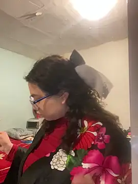 Snapshot of Lucrecia_33 chatting on 02-05-26, 01:10 Lucrecia 33 online show from 02-05-26, 01:10