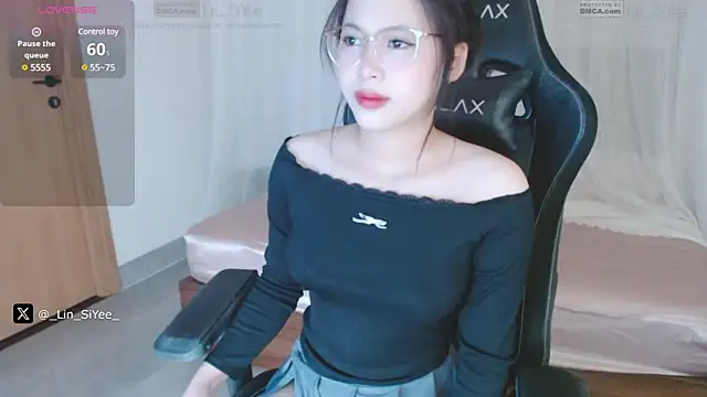 Lin SiYee online show from 02-15-25, 01:21