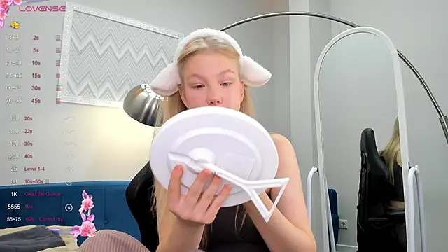 Sarra Cooper online show from 12-05-24, 01:03