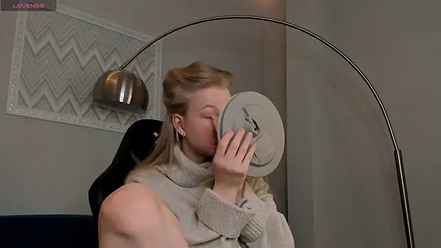 Sarra Cooper online show from 02-28-25, 01:15