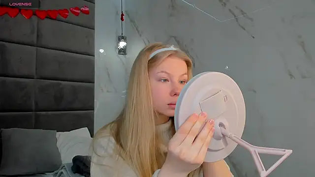 Sarra Cooper online show from 03-05-25, 01:10