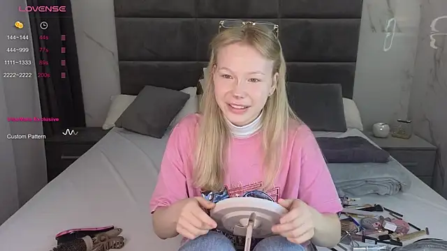 Sarra Cooper online show from 03-15-25, 01:08