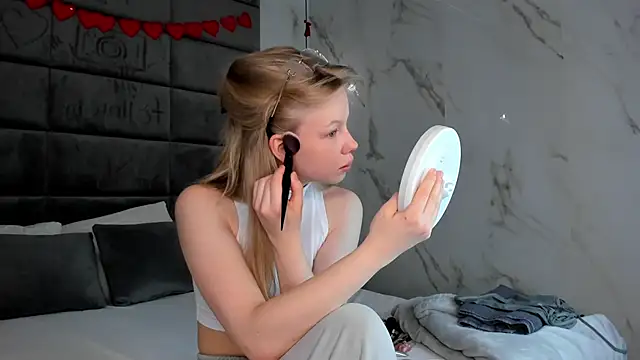 Sarra Cooper online show from 03-20-25, 01:13