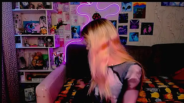 Snapshot of Maria_Hunt chatting on 12-18-24, 03:26 Maria Hunt online show from 12-18-24, 03:26