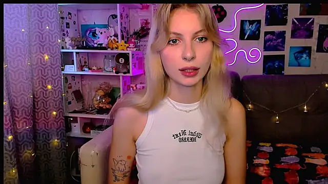 Snapshot of Maria_Hunt chatting on 12-21-24, 06:09 Maria Hunt online show from 12-21-24, 06:09