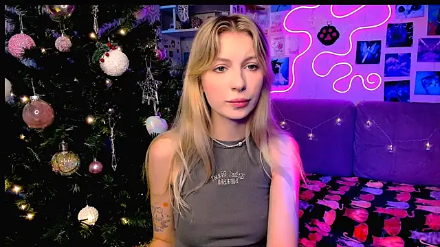 Snapshot of Maria_Hunt chatting on 12-24-24, 02:54 Maria Hunt online show from 12-24-24, 02:54