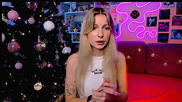 Snapshot of Maria_Hunt chatting on 12-31-24, 03:23 Maria Hunt online show from 12-31-24, 03:23