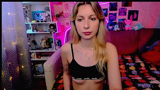 Snapshot of Maria_Hunt chatting on 01-18-25, 06:56 Maria Hunt online show from 01-18-25, 06:56