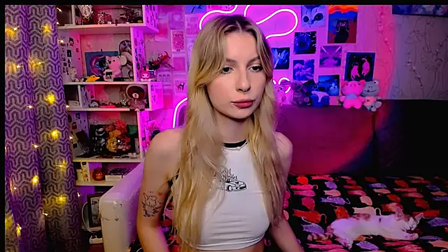 Snapshot of Maria_Hunt chatting on 01-31-25, 01:45 Maria Hunt online show from 01-31-25, 01:45