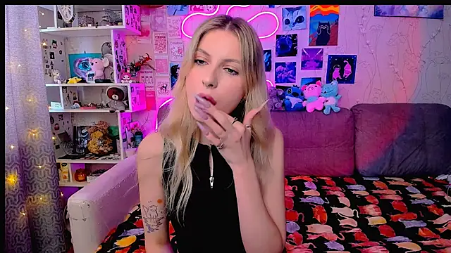 Snapshot of Maria_Hunt chatting on 02-01-25, 03:52 Maria Hunt online show from 02-01-25, 03:52