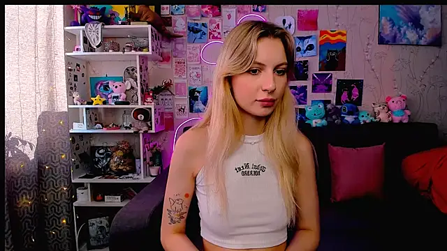 Snapshot of Maria_Hunt chatting on 02-05-25, 06:35 Maria Hunt online show from 02-05-25, 06:35