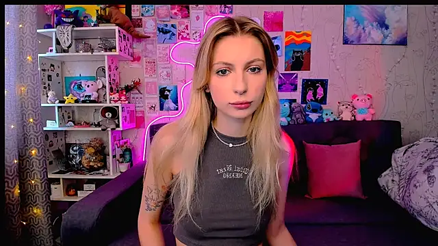 Snapshot of Maria_Hunt chatting on 02-07-25, 04:06 Maria Hunt online show from 02-07-25, 04:06