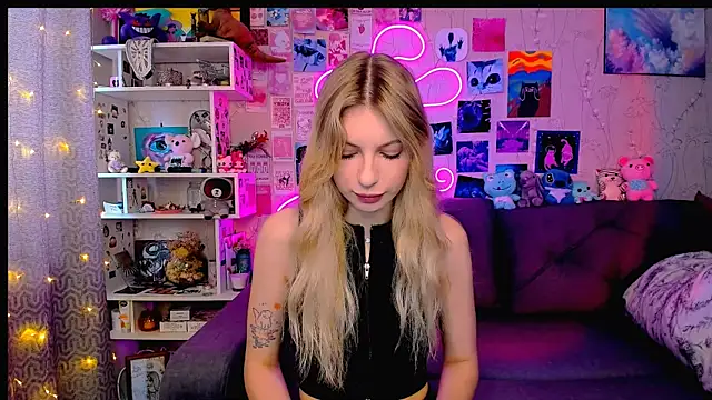 Snapshot of Maria_Hunt chatting on 02-08-25, 03:30 Maria Hunt online show from 02-08-25, 03:30