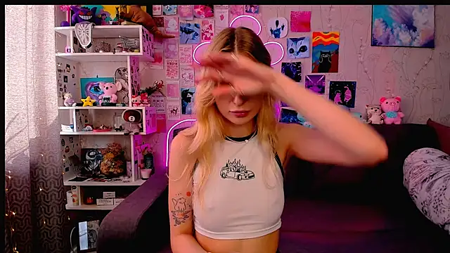 Snapshot of Maria_Hunt chatting on 02-08-25, 07:15 Maria Hunt online show from 02-08-25, 07:15