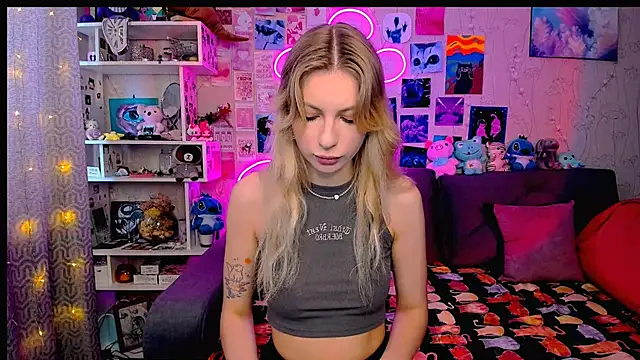 Snapshot of Maria_Hunt chatting on 02-13-25, 03:50 Maria Hunt online show from 02-13-25, 03:50