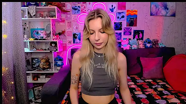 Snapshot of Maria_Hunt chatting on 02-13-25, 06:52 Maria Hunt online show from 02-13-25, 06:52