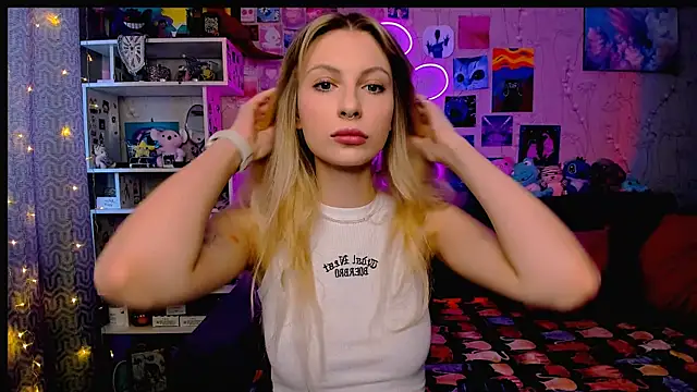 Snapshot of Maria_Hunt chatting on 02-20-25, 02:29 Maria Hunt online show from 02-20-25, 02:29