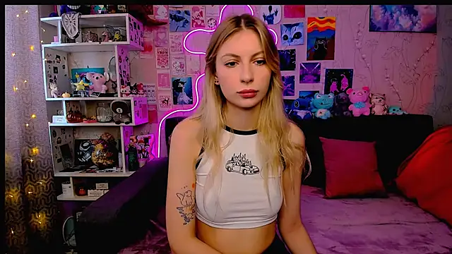 Snapshot of Maria_Hunt chatting on 02-22-25, 05:02 Maria Hunt online show from 02-22-25, 05:02