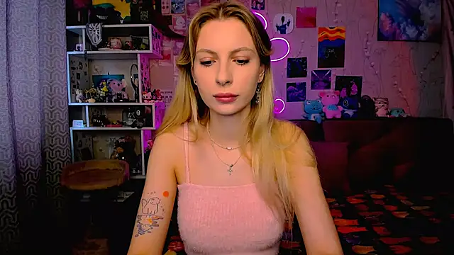 Snapshot of Maria_Hunt chatting on 03-22-25, 02:27 Maria Hunt online show from 03-22-25, 02:27