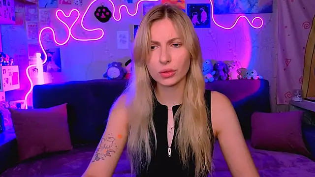 Snapshot of Maria_Hunt chatting on 09-23-25, 06:27 Maria Hunt online show from 09-23-25, 06:27