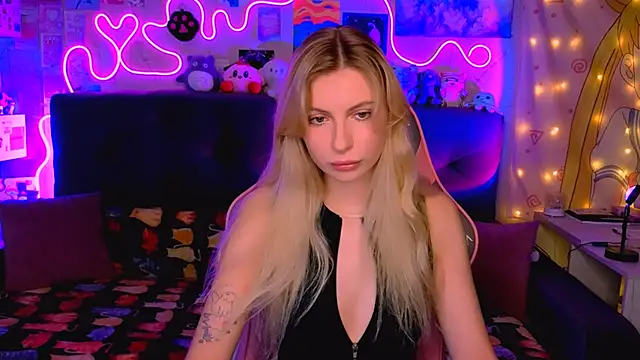 Snapshot of Maria_Hunt chatting on 10-03-25, 04:42 Maria Hunt online show from 10-03-25, 04:42