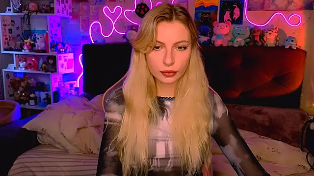 Snapshot of Maria_Hunt chatting on 10-07-25, 08:44 Maria Hunt online show from 10-07-25, 08:44