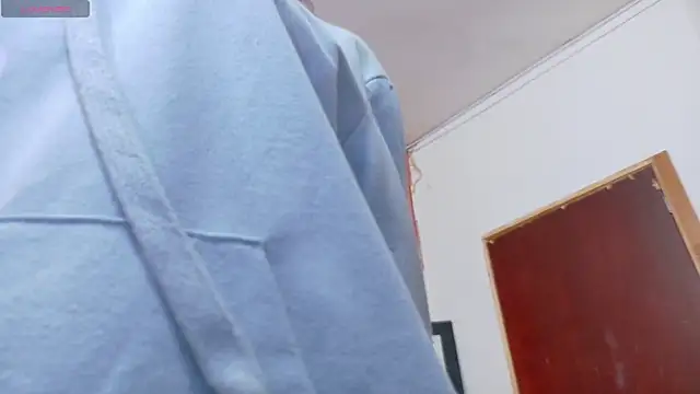 Snapshot of littleebluee chatting on 02-11-25, 02:46 littleebluee online show from 02-11-25, 02:46
