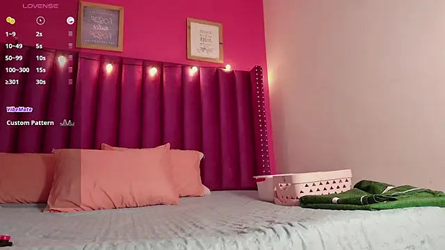 Snapshot of littleebluee chatting on 09-17-25, 03:08 littleebluee online show from 09-17-25, 03:08