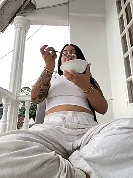 Snapshot of Pretty_Isadora chatting on 01-03-25, 10:29 Pretty Isadora online show from 01-03-25, 10:29