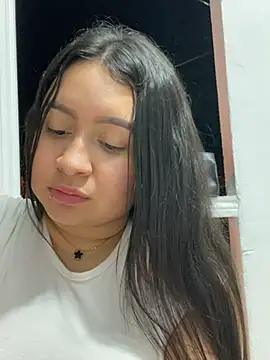 Snapshot of Pretty_Isadora chatting on 01-04-25, 01:31 Pretty Isadora online show from 01-04-25, 01:31