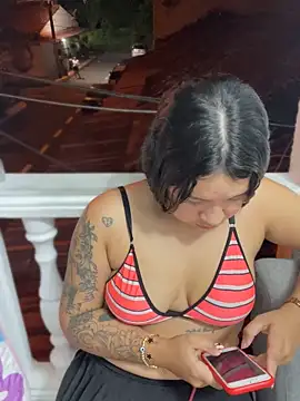 Snapshot of Pretty_Isadora chatting on 01-11-25, 12:44 Pretty Isadora online show from 01-11-25, 12:44