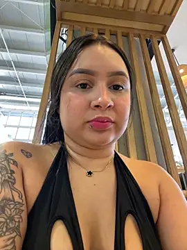 Snapshot of Pretty_Isadora chatting on 01-22-25, 09:32 Pretty Isadora online show from 01-22-25, 09:32