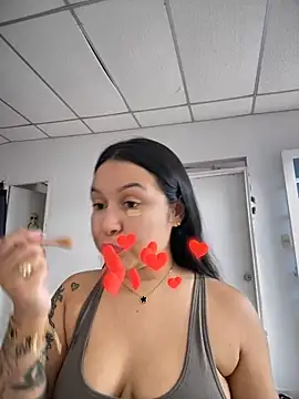 Snapshot of Pretty_Isadora chatting on 02-05-25, 06:37 Pretty Isadora online show from 02-05-25, 06:37