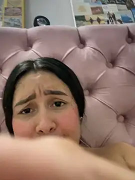 Snapshot of Pretty_Isadora chatting on 02-14-25, 12:51 Pretty Isadora online show from 02-14-25, 12:51