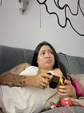 Snapshot of Pretty_Isadora chatting on 02-14-25, 11:42 Pretty Isadora online show from 02-14-25, 11:42