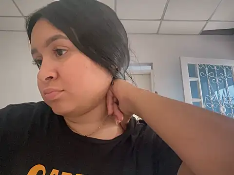 Snapshot of Pretty_Isadora chatting on 02-17-25, 10:25 Pretty Isadora online show from 02-17-25, 10:25