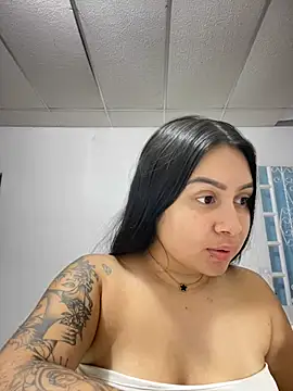 Snapshot of Pretty_Isadora chatting on 02-20-25, 01:03 Pretty Isadora online show from 02-20-25, 01:03