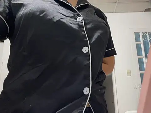 Snapshot of Pretty_Isadora chatting on 02-20-25, 04:07 Pretty Isadora online show from 02-20-25, 04:07