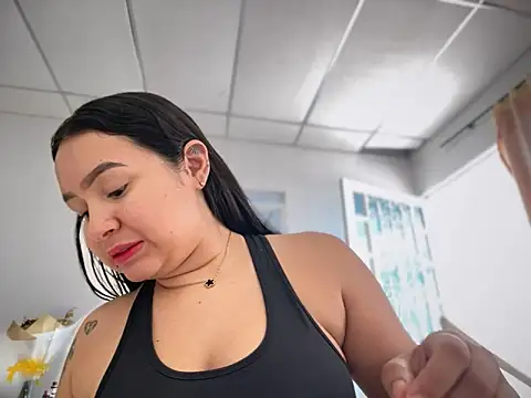 Snapshot of Pretty_Isadora chatting on 03-08-25, 07:42 Pretty Isadora online show from 03-08-25, 07:42