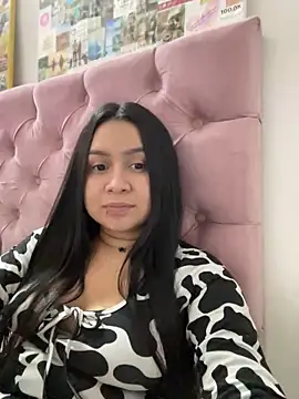 Snapshot of Pretty_Isadora chatting on 03-15-25, 03:40 Pretty Isadora online show from 03-15-25, 03:40