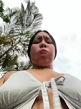 Snapshot of Pretty_Isadora chatting on 03-17-25, 11:11 Pretty Isadora online show from 03-17-25, 11:11