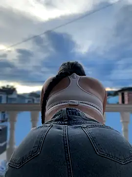 Snapshot of Pretty_Isadora chatting on 09-21-25, 09:49 Pretty Isadora online show from 09-21-25, 09:49