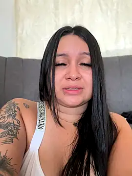 Snapshot of Pretty_Isadora chatting on 10-15-25, 08:09 Pretty Isadora online show from 10-15-25, 08:09